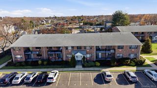 210 Fulton Street 2C, Farmingdale, NY 11735
