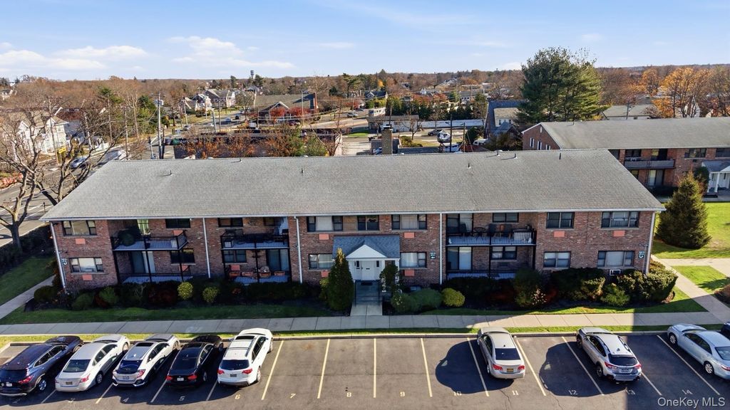 210 Fulton Street 2C, Farmingdale, NY 11735