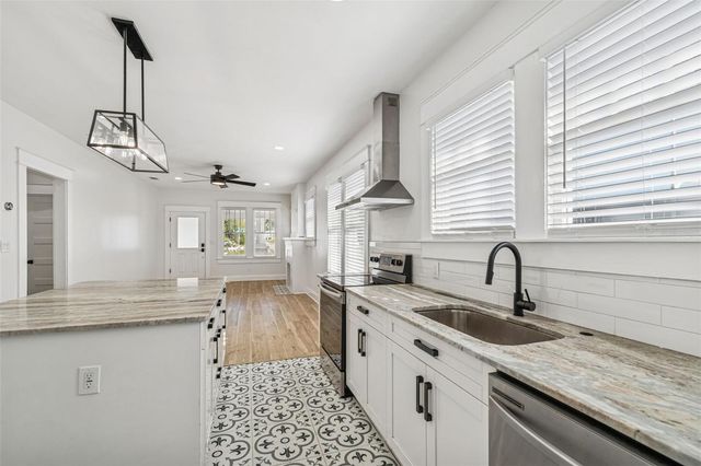 511 E STRATFORD AVENUE, Tampa, FL 33603