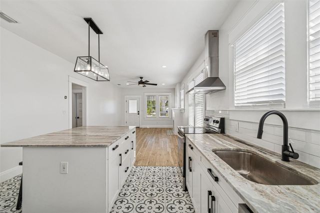 511 E STRATFORD AVENUE, Tampa, FL 33603