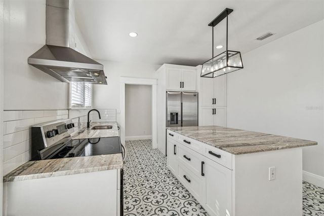 511 E STRATFORD AVENUE, Tampa, FL 33603