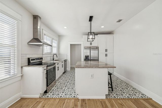 511 E STRATFORD AVENUE, Tampa, FL 33603