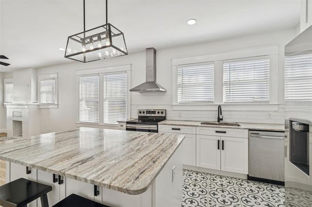 511 E STRATFORD AVENUE, Tampa, FL 33603