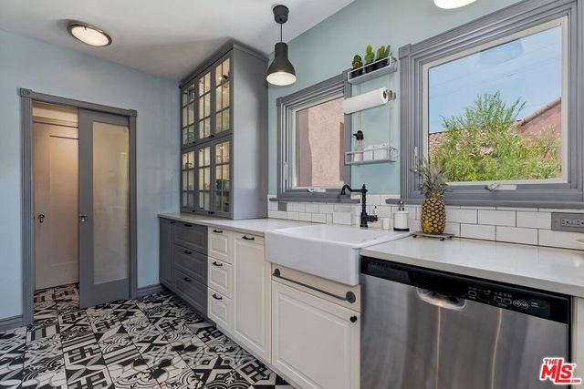 100 N Arden Boulevard, Los Angeles, CA 90004