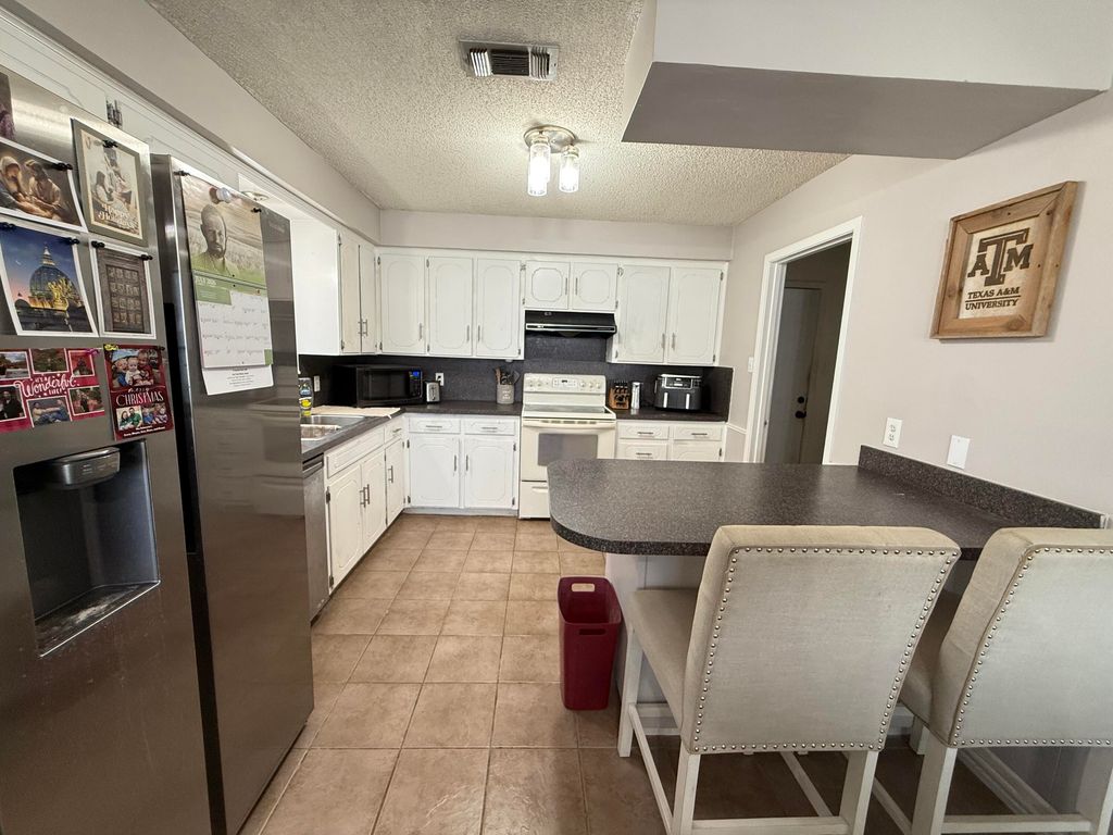 Image 11 of property listing at 2501 1st Atlas Street, San Angelo, TX 76905