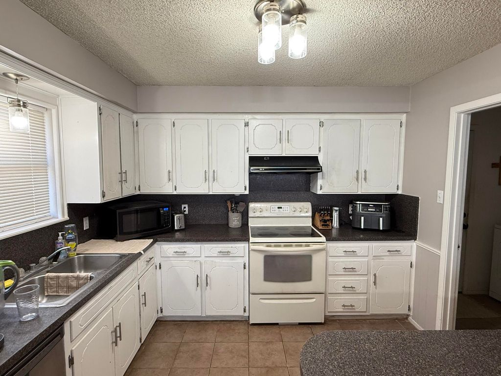Image 12 of property listing at 2501 1st Atlas Street, San Angelo, TX 76905