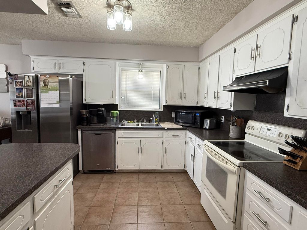 Image 13 of property listing at 2501 1st Atlas Street, San Angelo, TX 76905