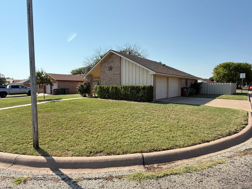 Image 2 of property listing at 2501 1st Atlas Street, San Angelo, TX 76905