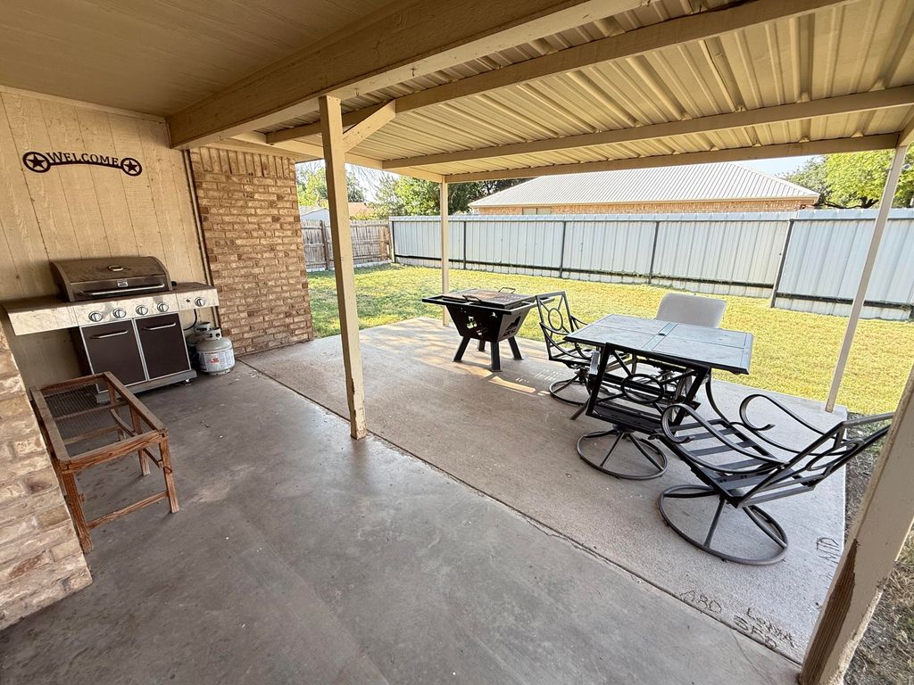 Image 23 of property listing at 2501 1st Atlas Street, San Angelo, TX 76905