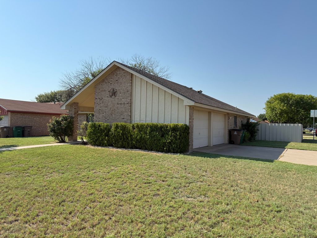 Image 3 of property listing at 2501 1st Atlas Street, San Angelo, TX 76905