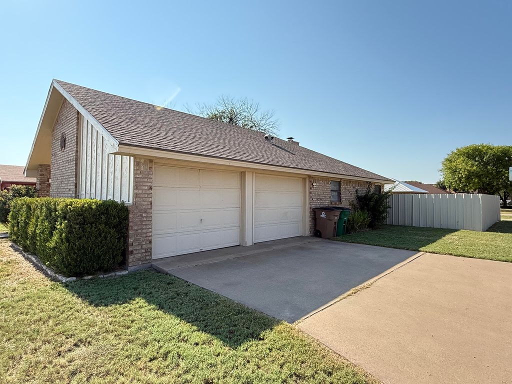 Image 4 of property listing at 2501 1st Atlas Street, San Angelo, TX 76905