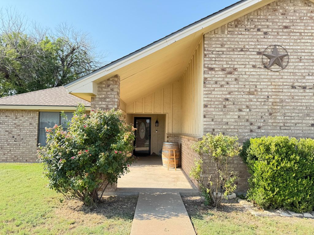 Image 5 of property listing at 2501 1st Atlas Street, San Angelo, TX 76905