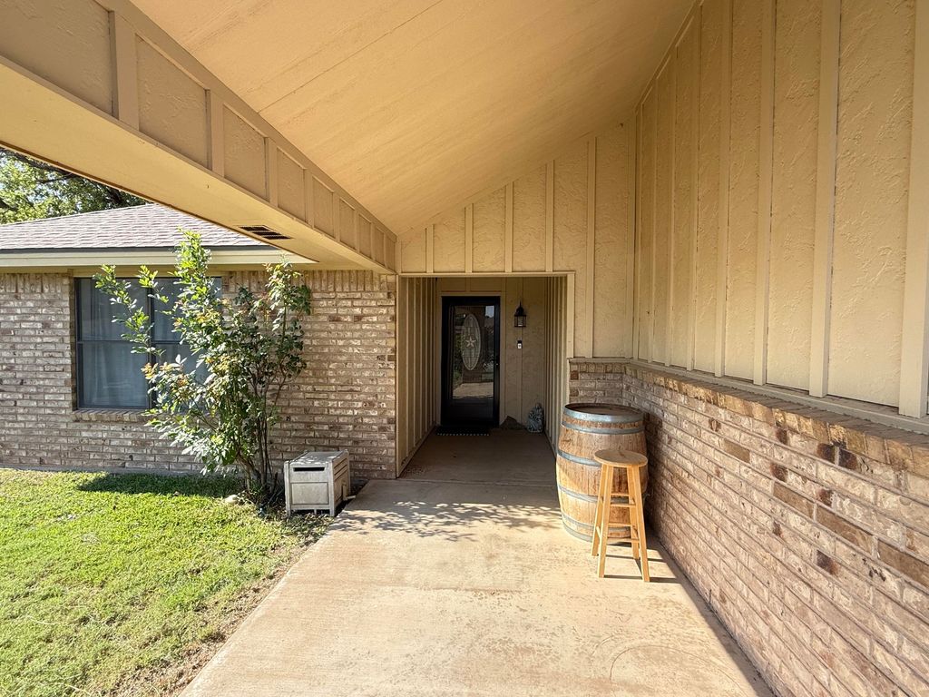 Image 6 of property listing at 2501 1st Atlas Street, San Angelo, TX 76905