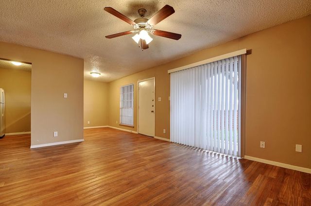 2414 Ventura DR 208, Austin, TX 78741