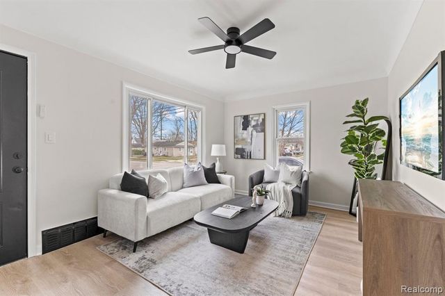 18714 Gaylord, Redford, MI 48240