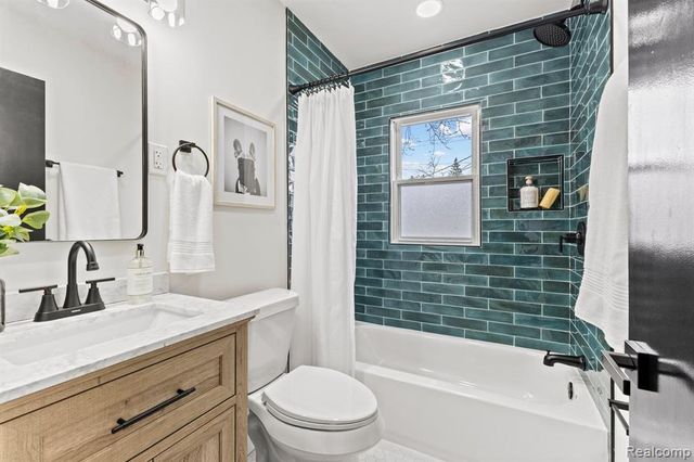 18714 Gaylord, Redford, MI 48240