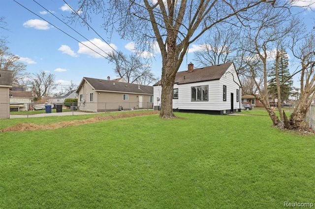 18714 Gaylord, Redford, MI 48240