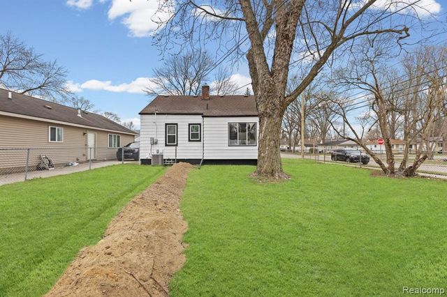 18714 Gaylord, Redford, MI 48240