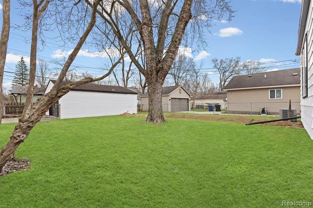 18714 Gaylord, Redford, MI 48240