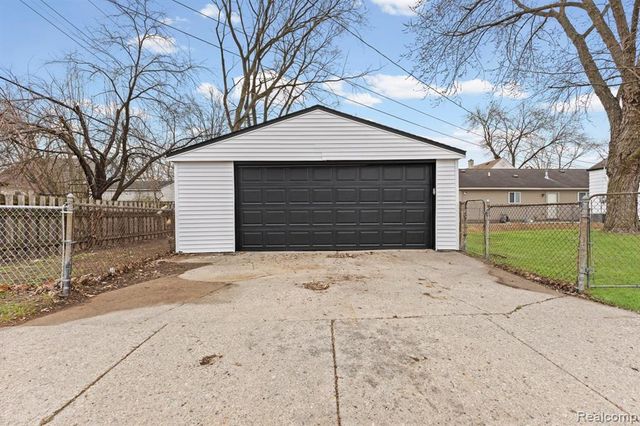 18714 Gaylord, Redford, MI 48240