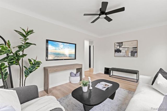 18714 Gaylord, Redford, MI 48240