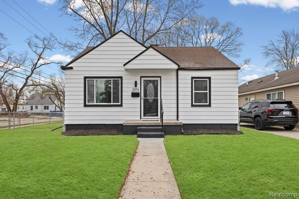 18714 Gaylord, Redford, MI 48240