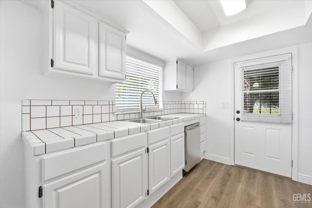 2707 Anza Street, Bakersfield, CA 93305