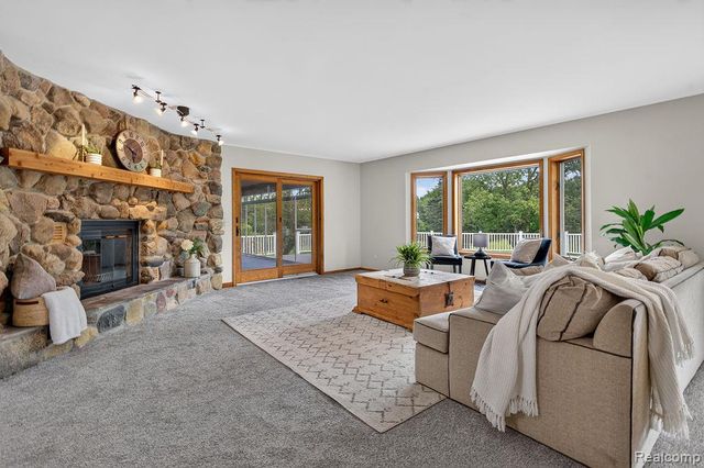 2524 Curtis Road, Leonard, MI 48367