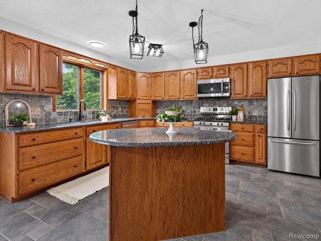 2524 Curtis Road, Leonard, MI 48367