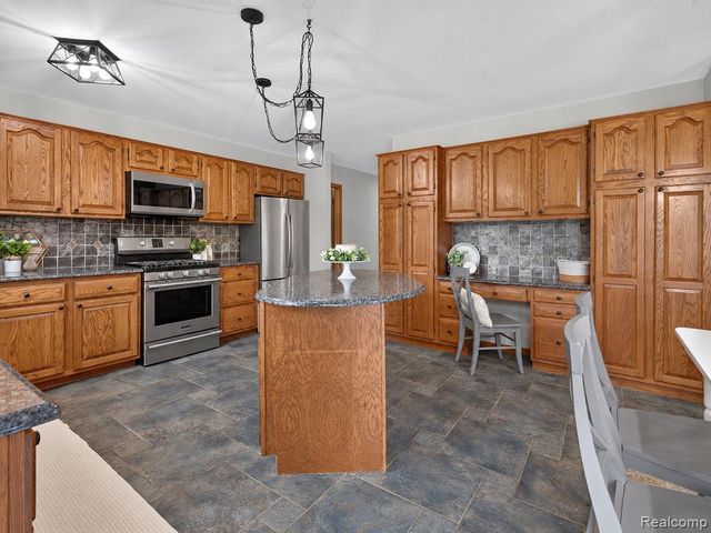 2524 Curtis Road, Leonard, MI 48367