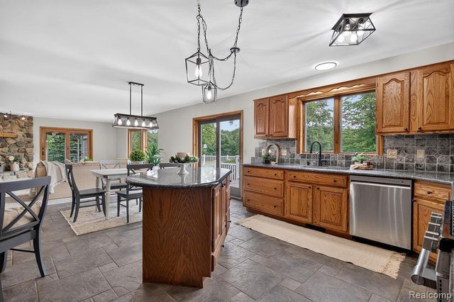 2524 Curtis Road, Leonard, MI 48367