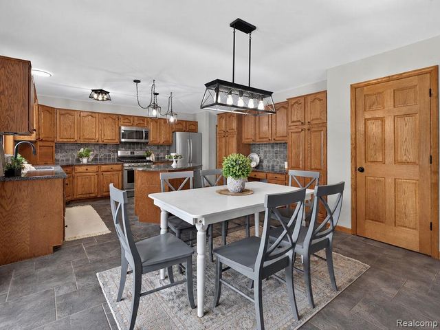 2524 Curtis Road, Leonard, MI 48367