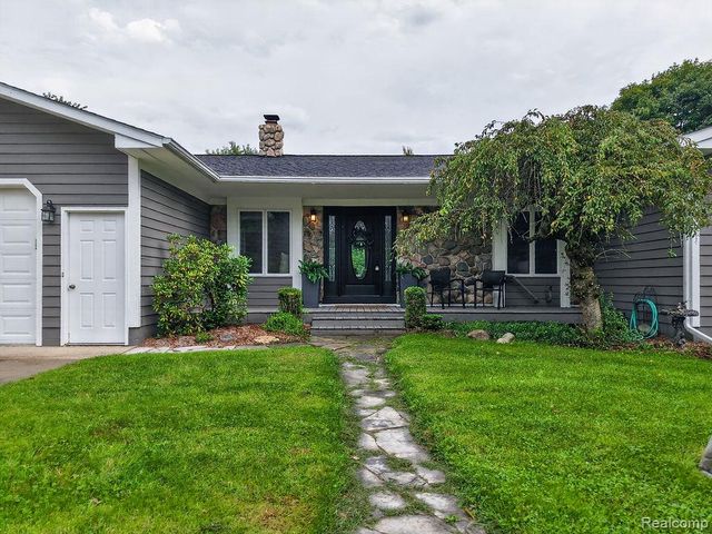 2524 Curtis Road, Leonard, MI 48367