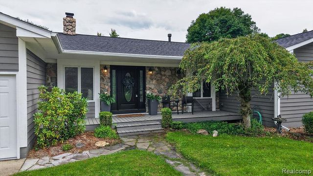 2524 Curtis Road, Leonard, MI 48367