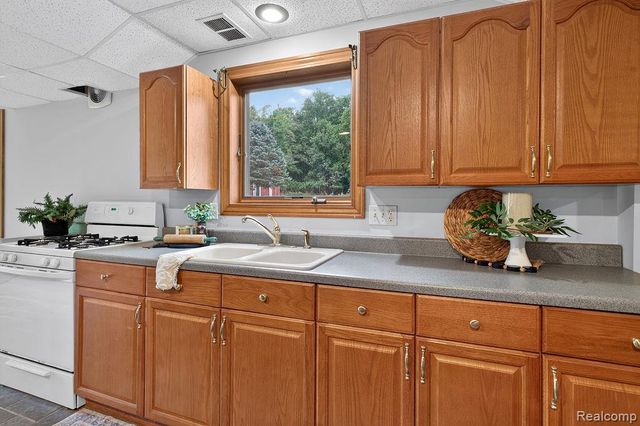 2524 Curtis Road, Leonard, MI 48367