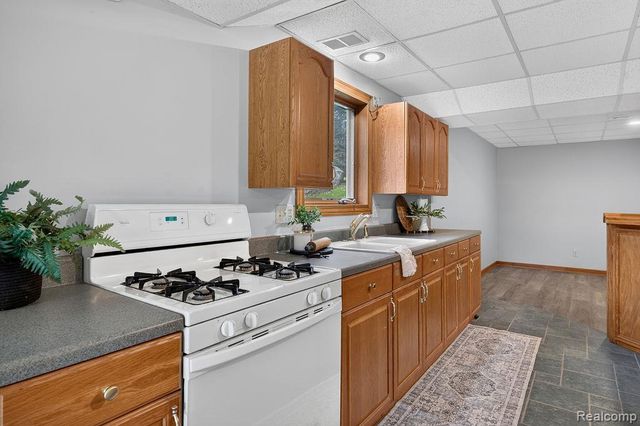 2524 Curtis Road, Leonard, MI 48367