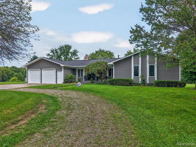 2524 Curtis Road, Leonard, MI 48367
