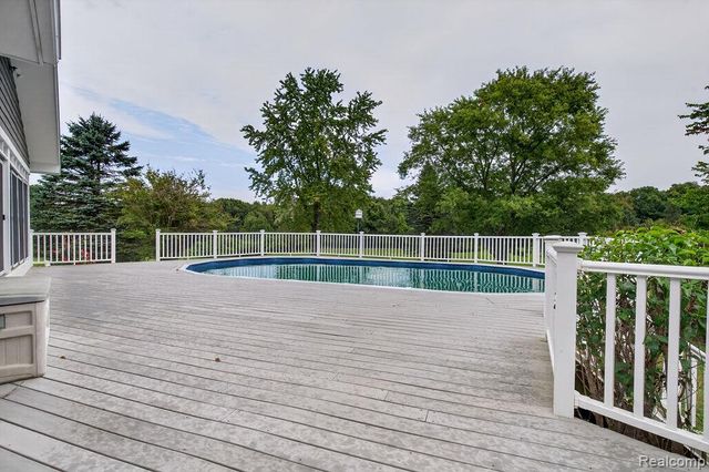 2524 Curtis Road, Leonard, MI 48367