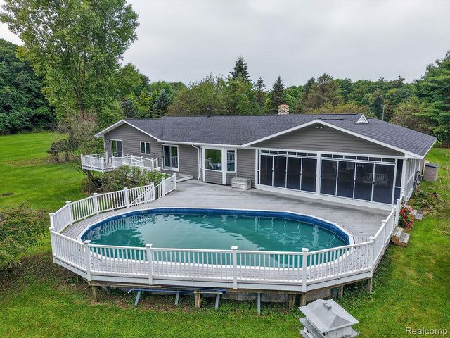 2524 Curtis Road, Leonard, MI 48367