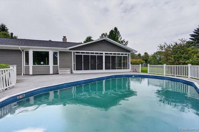 2524 Curtis Road, Leonard, MI 48367