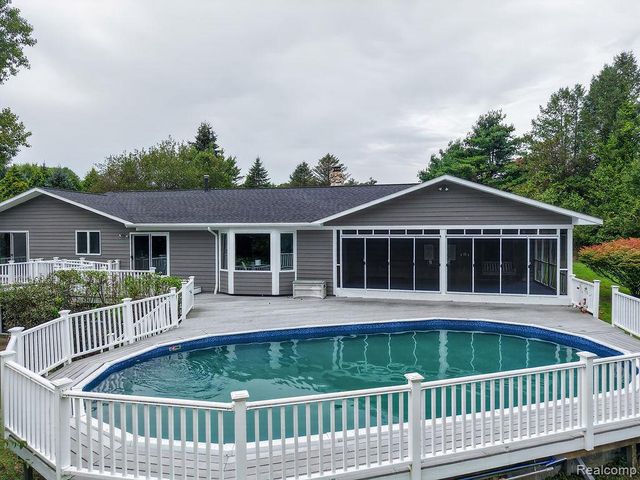 2524 Curtis Road, Leonard, MI 48367