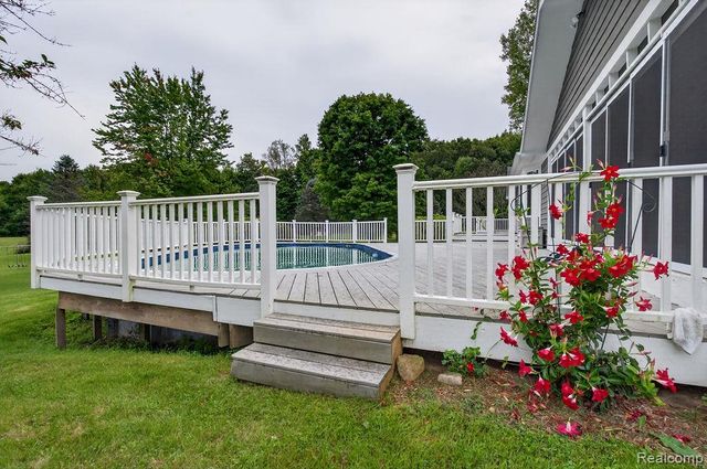 2524 Curtis Road, Leonard, MI 48367
