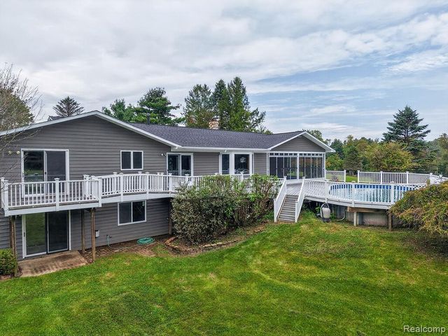 2524 Curtis Road, Leonard, MI 48367