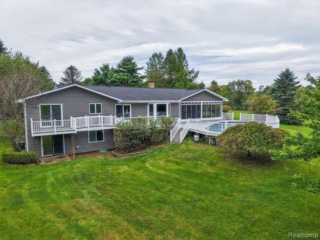 2524 Curtis Road, Leonard, MI 48367