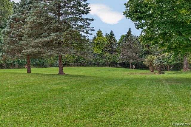 2524 Curtis Road, Leonard, MI 48367