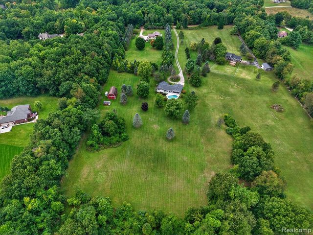 2524 Curtis Road, Leonard, MI 48367