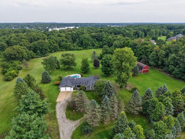 2524 Curtis Road, Leonard, MI 48367