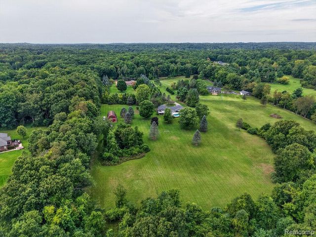 2524 Curtis Road, Leonard, MI 48367