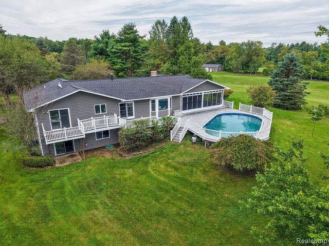 2524 Curtis Road, Leonard, MI 48367