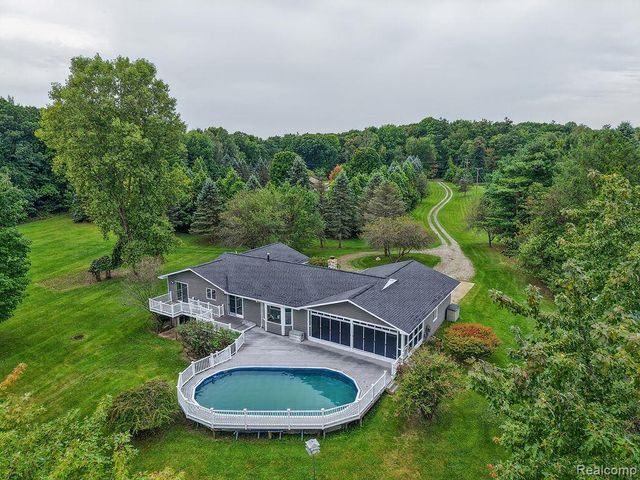 2524 Curtis Road, Leonard, MI 48367